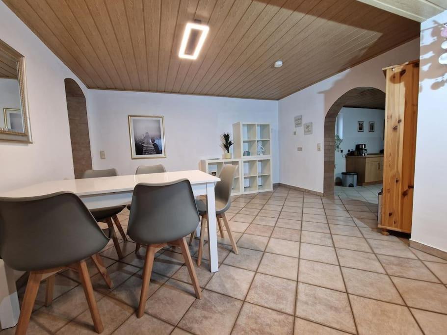 Grosszuegige Ferienwohnung 4+1 P. Büttelborn Buitenkant foto